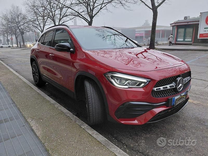 Usata Mercedes GLA200 AMG Line Premium 150 CV (110 kW) 2023 Rosso SUV