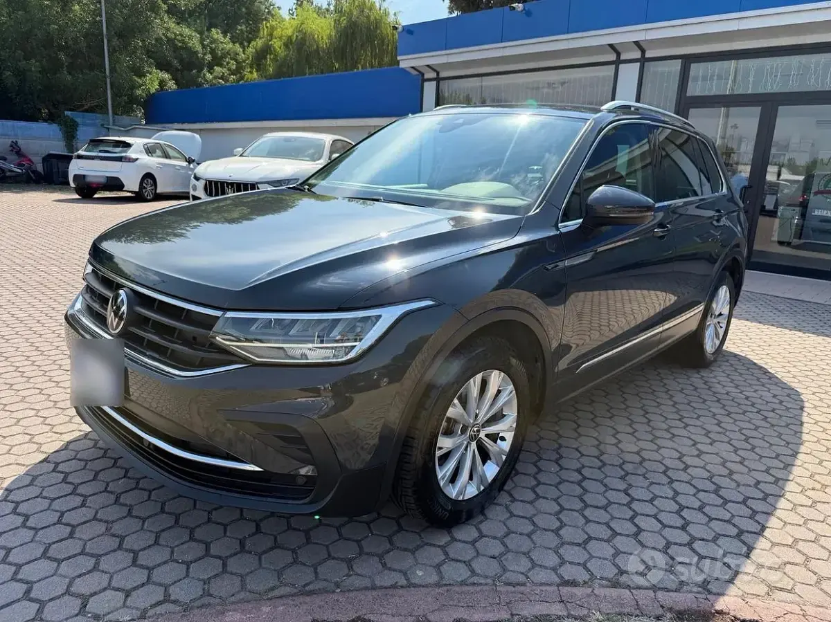 Usata VW Tiguan Life 122 CV (89 kW) 2022 Grigio SUV