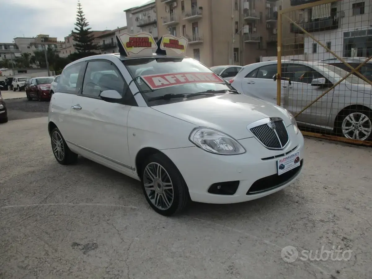 Usata Lancia Ypsilon 60 CV (44 kW) 2009 Bianco Utilitaria
