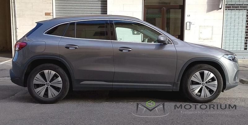 Käytetty Mercedes EQA350 Advanced 139 kW (190 HP) 2023 Keltainen Katumaasturi