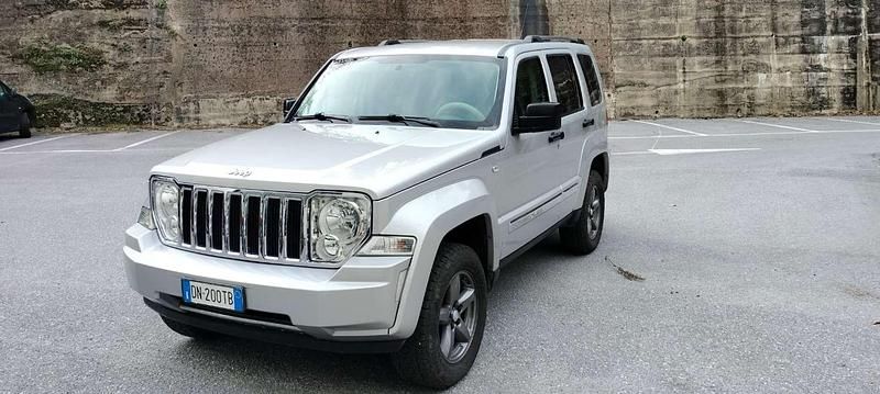 Usata 2009 Jeep Cherokee Limited SUV | 8500 € (Buon prezzo) - Immagine 1/4