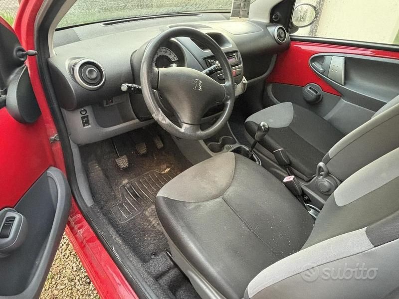 Usata Peugeot 107 68 CV (50 kW) 2007 Rosso Utilitaria
