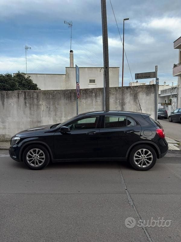 Usata Mercedes GLA180 109 CV (80 kW) 2015 Nero SUV