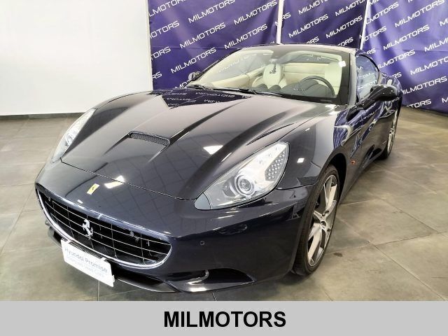 Blu metallizzato Usata 2011 Ferrari California Cabrio | 139.900 € (Molto cara) - Immagine 1/4