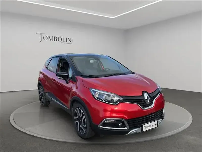 Usata Renault Captur 90 CV (66 kW) 2016 Rosso metallizzato SUV