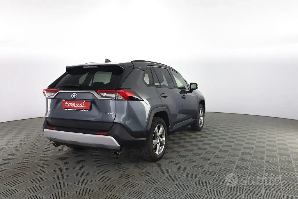 Second-hand Toyota RAV4 Hybrid 178 CP (130 kW) 2021 Gri SUV
