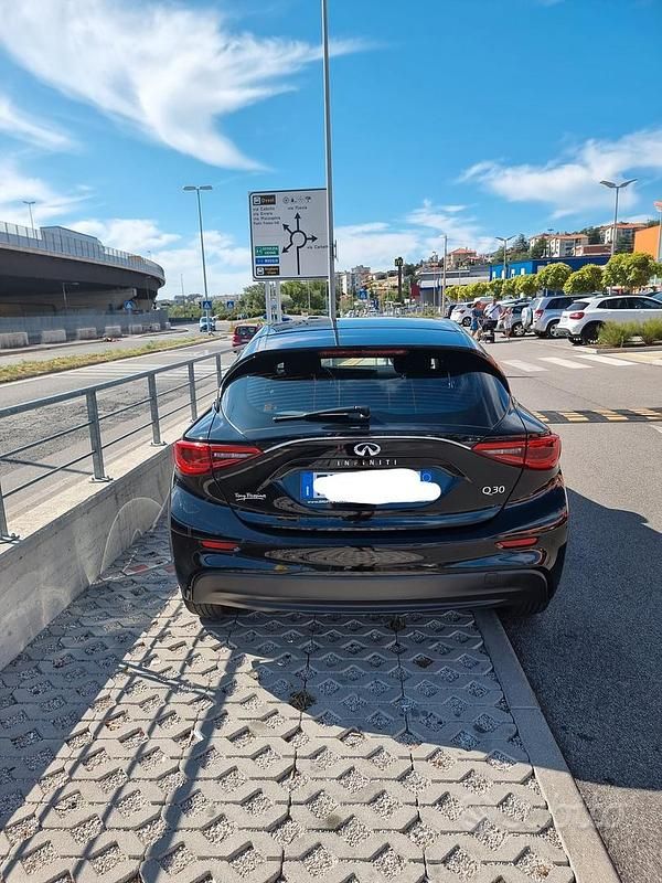 Usata Infiniti Q30 Premium 109 CV (80 kW) 2017 Nero Berlina