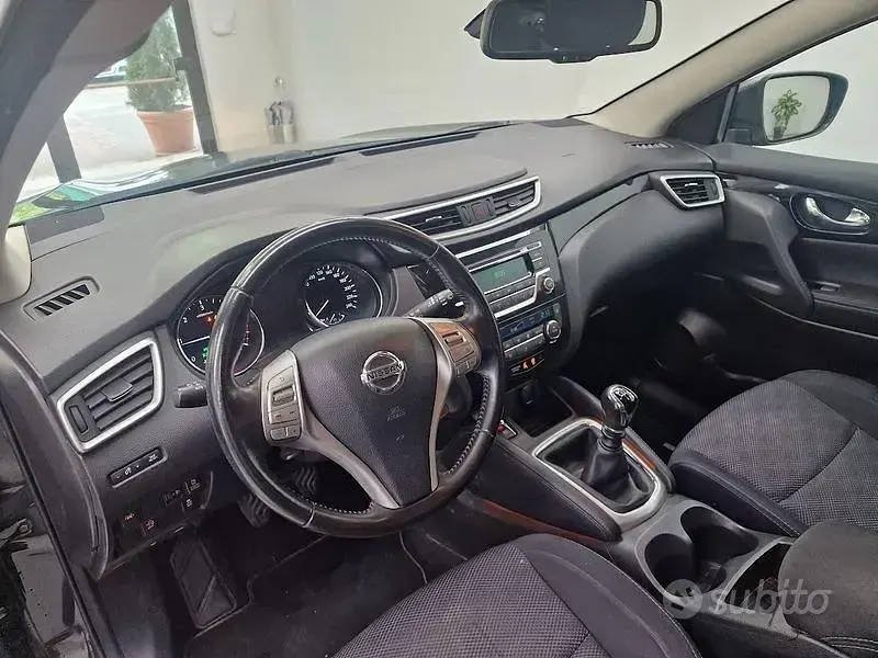 Usata Nissan Qashqai Acenta 130 CV (95 kW) 2017 Nero SUV