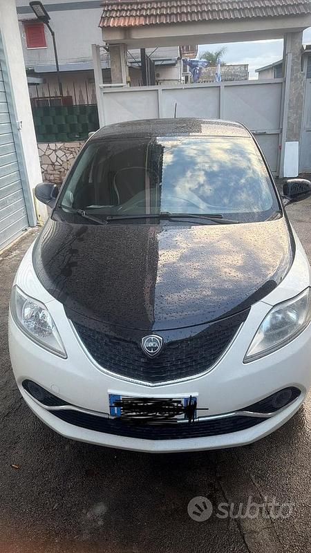 Usata Lancia Ypsilon 69 CV (50 kW) 2014 Bianco Utilitaria