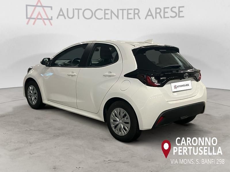 Usata Toyota Yaris Hybrid Active 92 CV (67 kW) 2025 Bianco Utilitaria