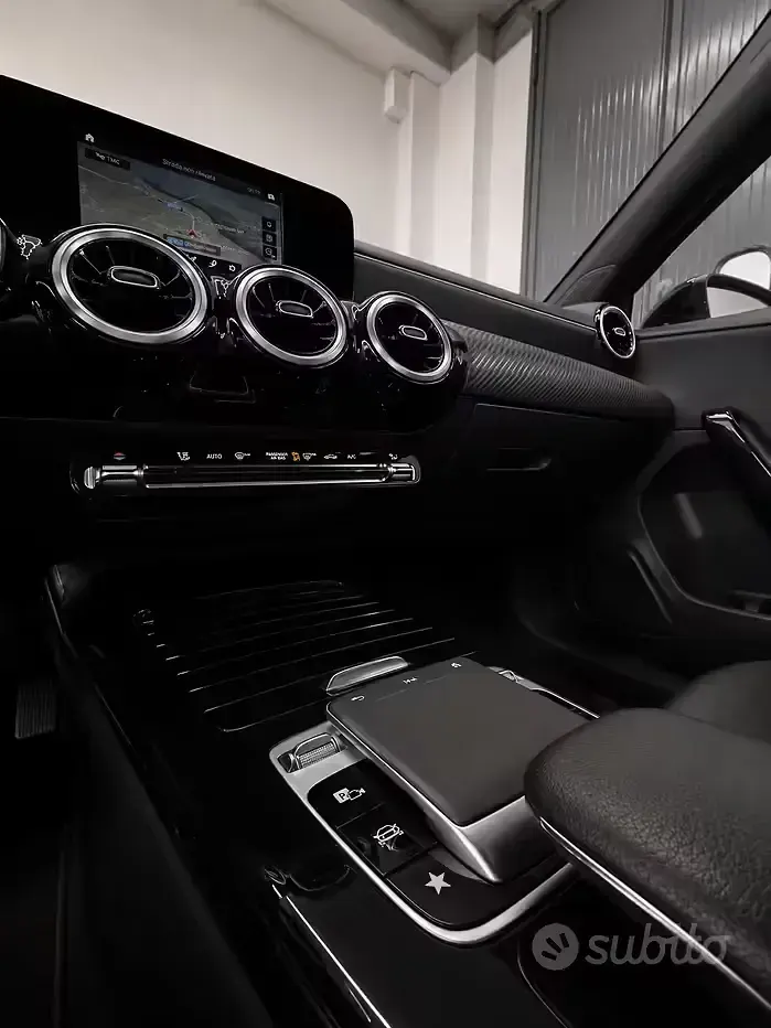 Usata Mercedes A180 116 CV (85 kW) 2019 Nero Berlina