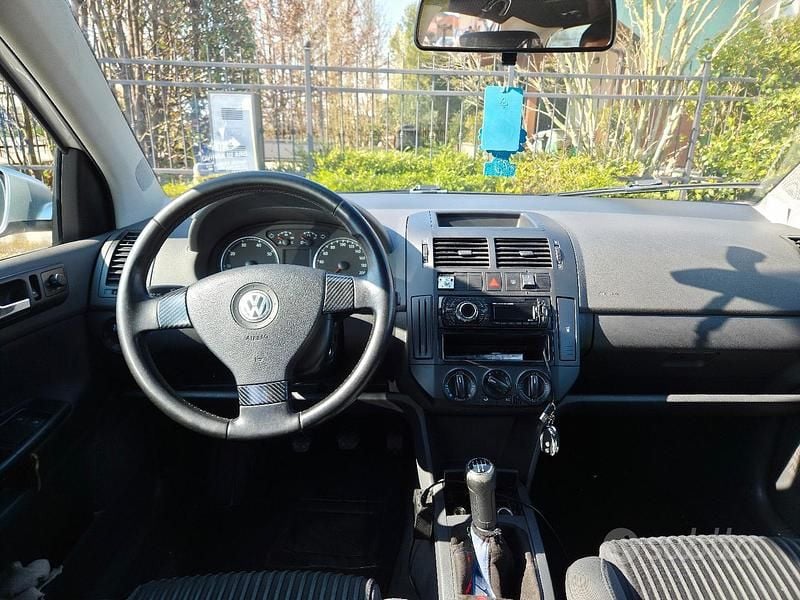 Usata VW Polo 75 CV (55 kW) 2005 Grigio Utilitaria