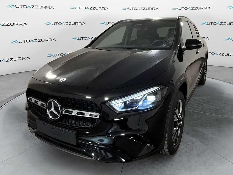 Nero notte Nuova 2025 Mercedes GLA200 Advanced SUV | 46.390 € (Cara) - Immagine 1/4