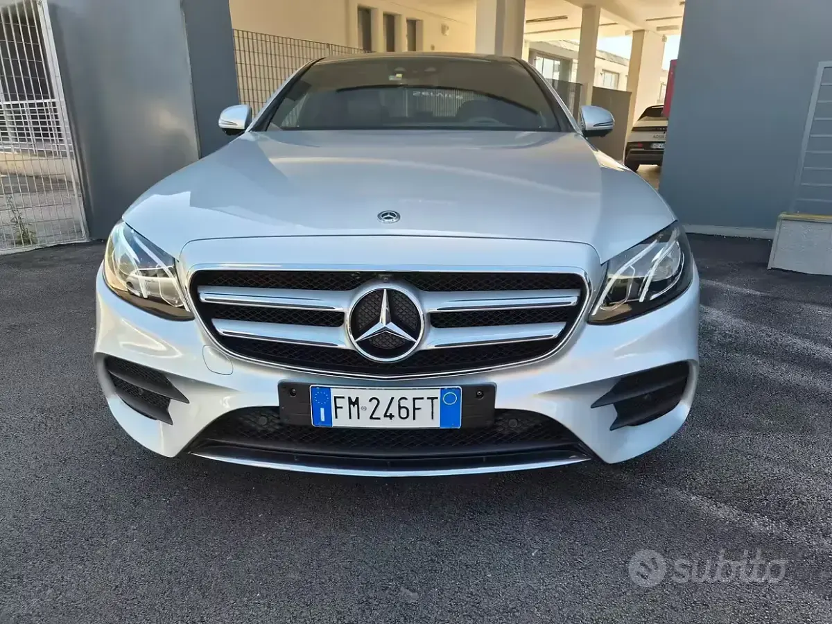 Usata Mercedes E220 Premium Plus 194 CV (142 kW) 2017 Grigio Berlina