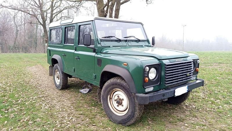 Usata Land Rover Defender SE 122 CV (89 kW) 2005 Verde Station wagon
