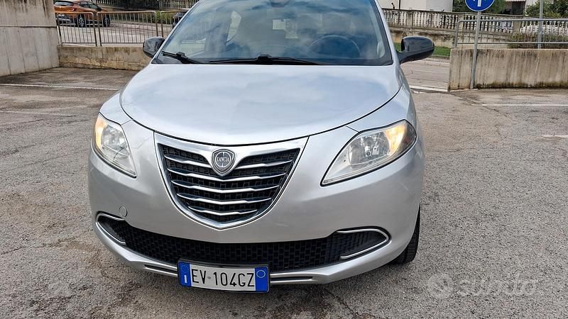 Usata Lancia Ypsilon 69 CV (50 kW) 2012 Grigio Utilitaria