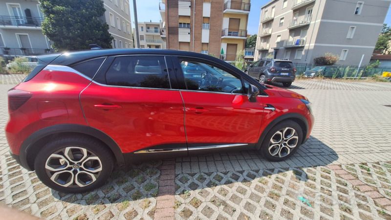 Usata Renault Captur 101 CV (74 kW) 2021 Rosso SUV