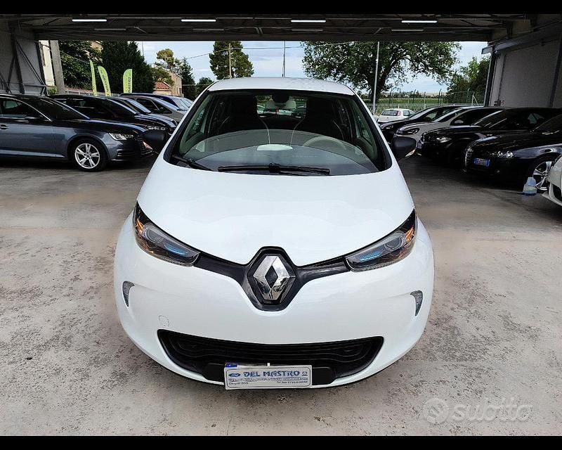 Usata Renault Zoe Life 67 kW (92 CV) 2019 Bianco pastello Utilitaria