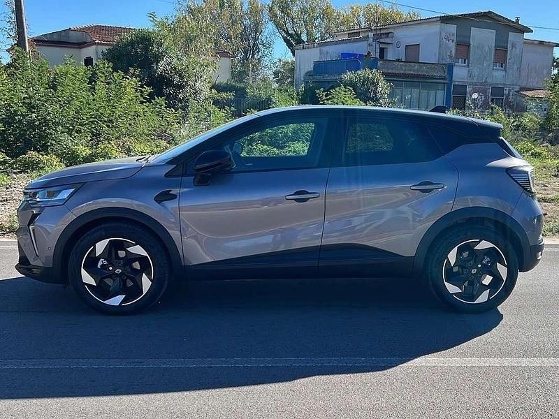 Usata Renault Captur 101 CV (74 kW) 2024 Grigio SUV