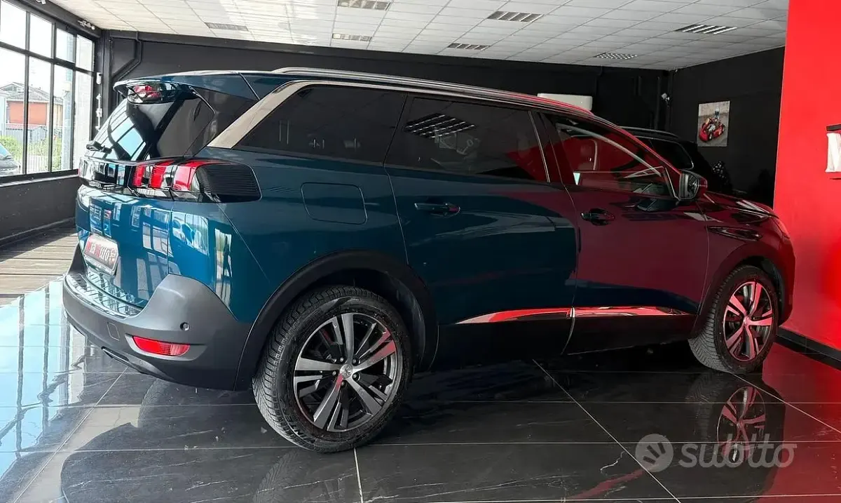 Usata Peugeot 5008 Allure 131 CV (96 kW) 2022 Verde SUV