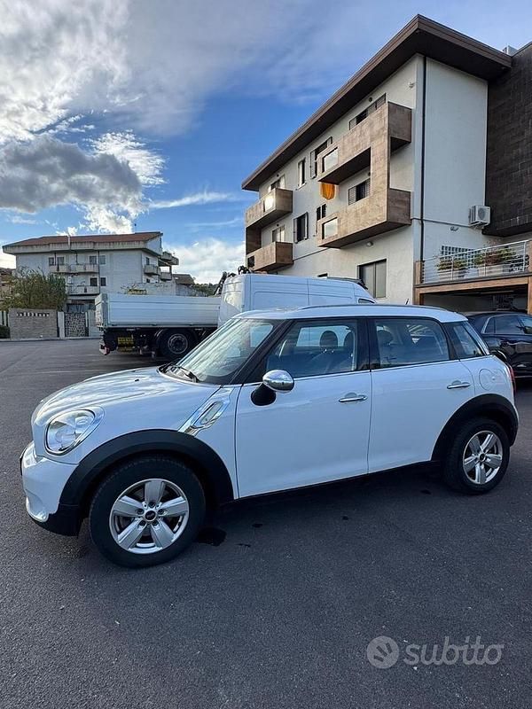 Bianco Usata 2015 Mini Cooper Countryman SUV | 11.900 € (Cara) - Immagine 1/4