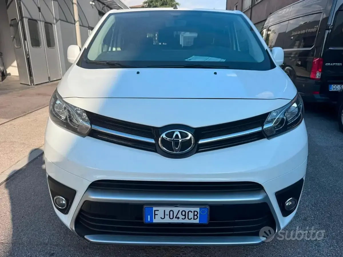 Usata Toyota Proace Verso Lounge 115 CV (84 kW) 2017 Bianco Station wagon