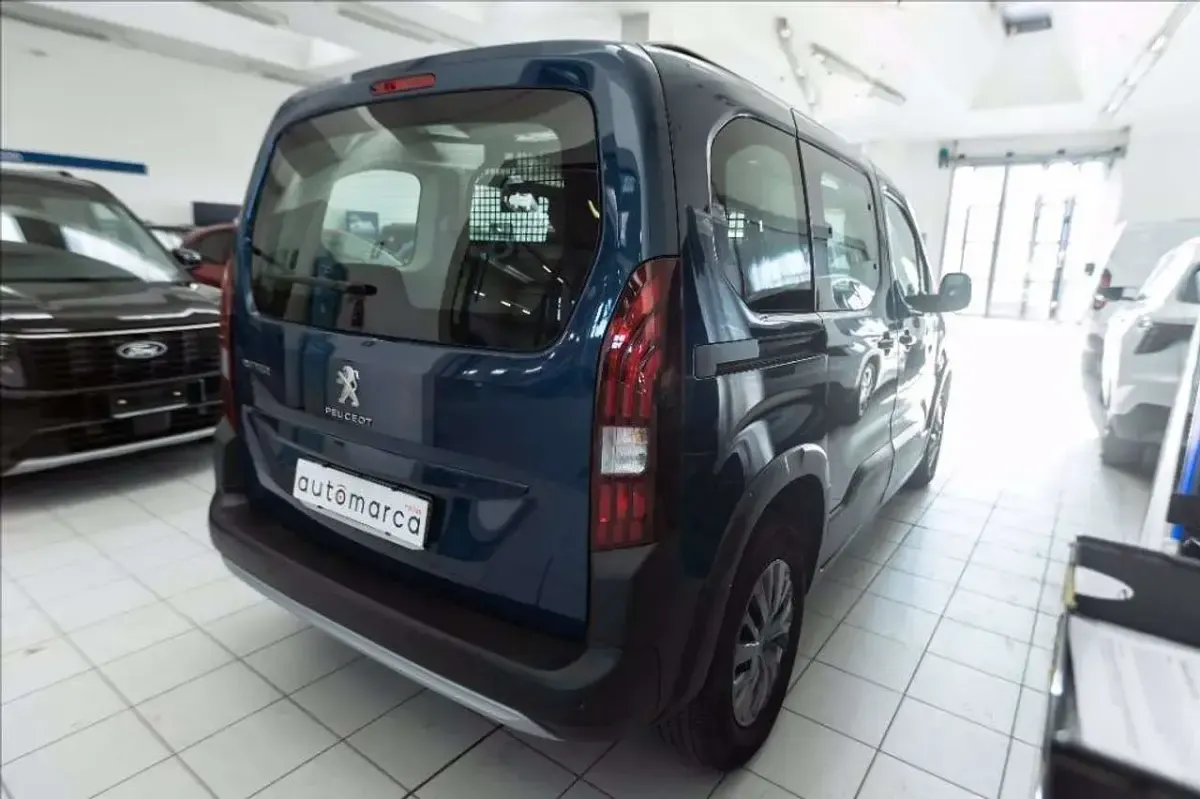Usata Peugeot Rifter Allure 102 CV (75 kW) 2023 Blu metallizzato Monovolume