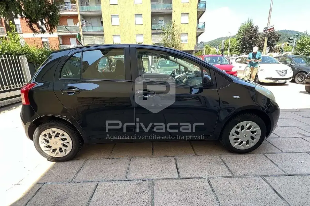 Usata Toyota Yaris Sol 69 CV (50 kW) 2008 Grigio Utilitaria