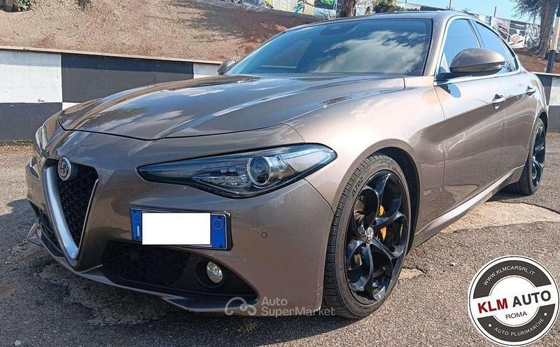 Usata Alfa Romeo Giulia Super 179 CV (131 kW) 2017 Grigio Berlina