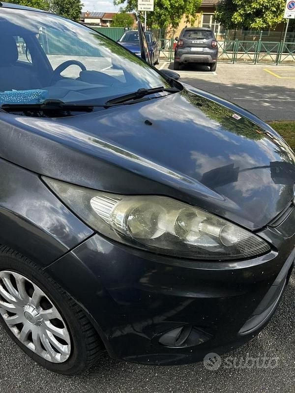 Second-hand Ford Fiesta 97 CP (71 kW) 2010 Negru Berlinǎ
