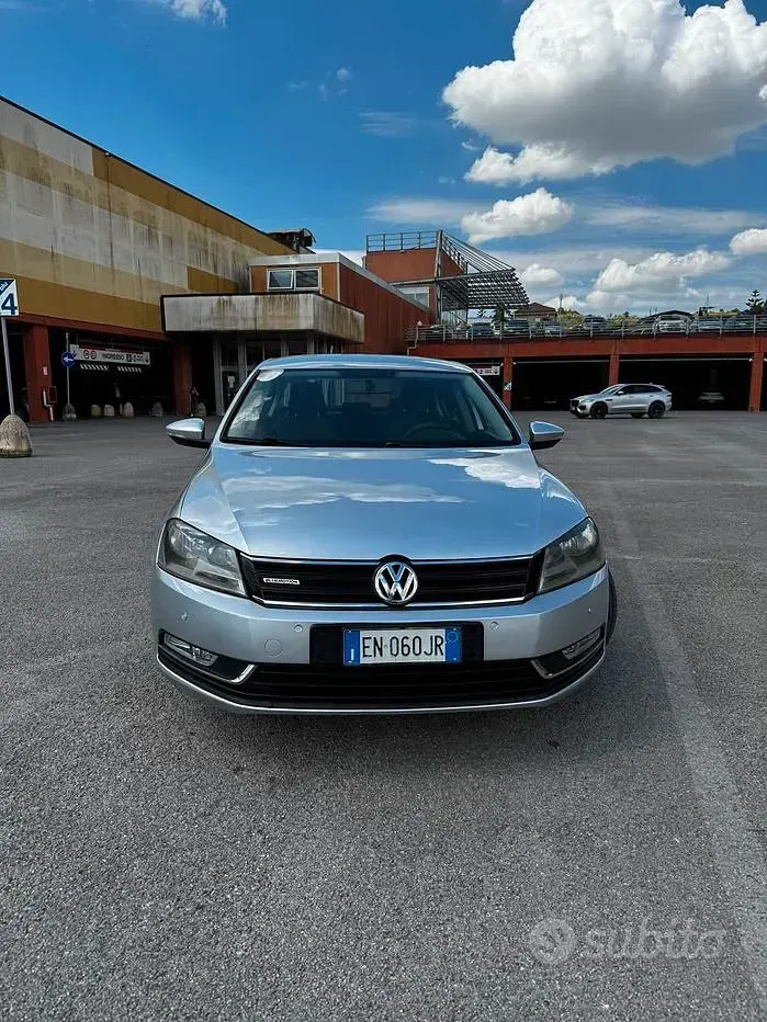 Usata VW Passat 105 CV (77 kW) 2012 Grigio Berlina