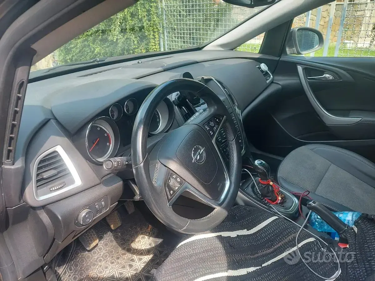 Usata Opel Astra 130 CV (95 kW) 2013 Nero Station wagon