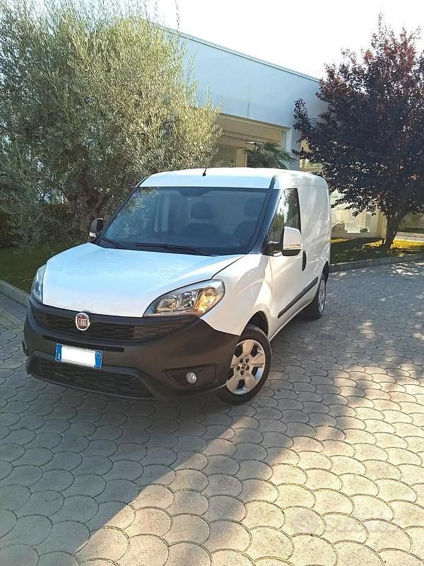Usata Fiat Doblò 90 CV (66 kW) 2015 Bianco Monovolume