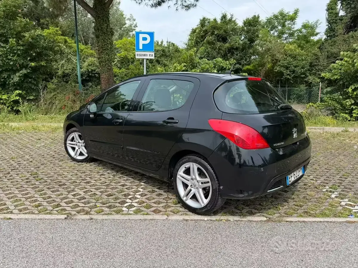 Usata Peugeot 308 109 CV (80 kW) 2010 Nero Utilitaria