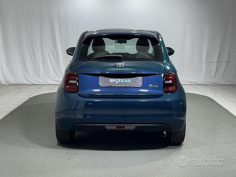 Usata Fiat 500e 86 kW (118 CV) 2024 Blu Berlina