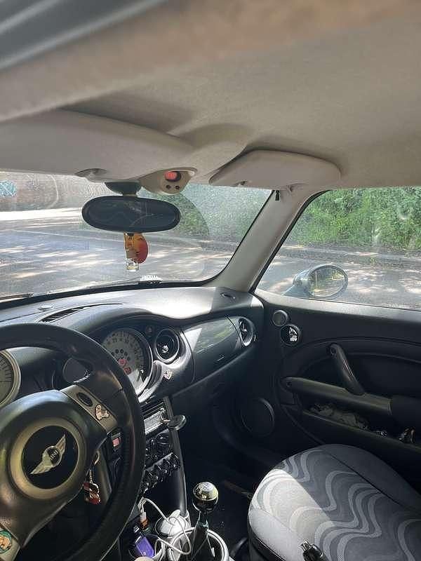 Begagnad Mini One D 75 HK (55 kW) 2004 Halvkombi