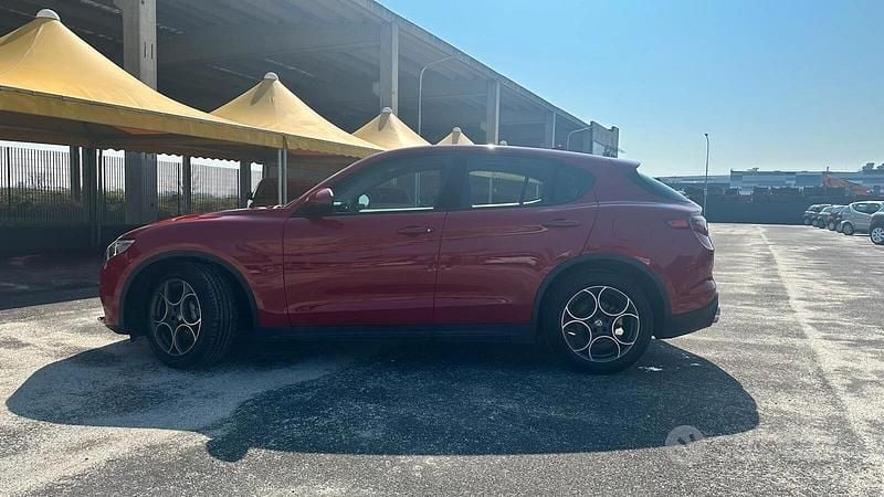 Usata Alfa Romeo Stelvio Business 150 CV (110 kW) 2018 Rosso SUV