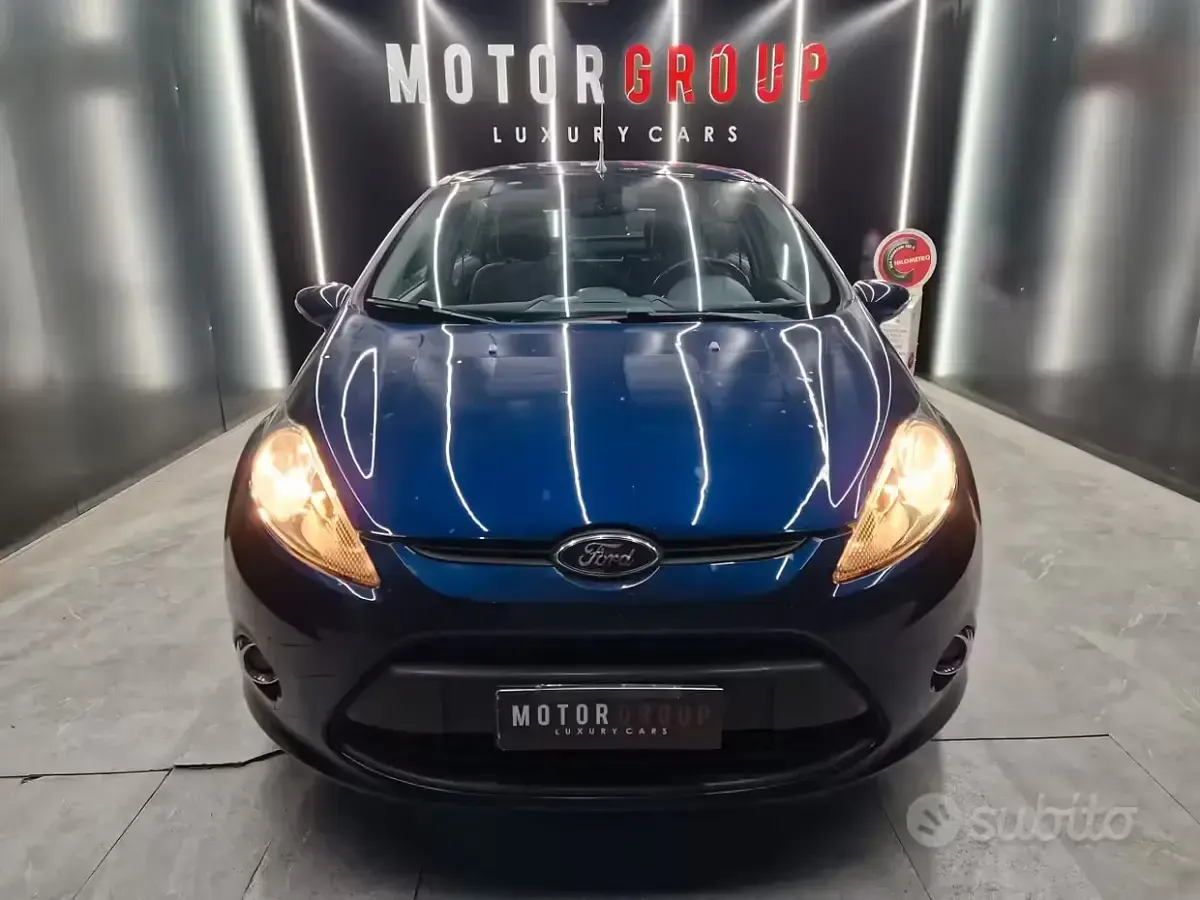 Usata Ford Fiesta Business Edition 82 CV (60 kW) 2012 Bluazzurro Berlina