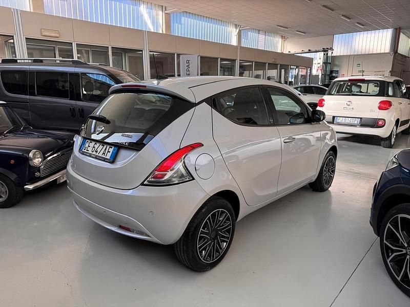 Usata Lancia Ypsilon Gold 69 CV (50 kW) 2021 Grigio Utilitaria
