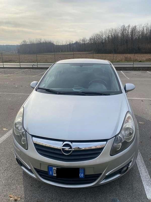Usata Opel Corsa Sport 90 CV (66 kW) 2008 Argento Berlina