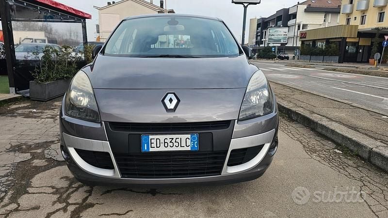 Usata Renault Scénic III Luxe 110 CV (80 kW) 2011 Marrone Monovolume
