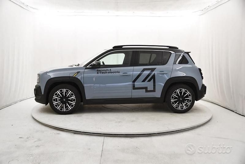 Usata Renault R4 Iconic 110 kW (150 CV) 2025 Grigio SUV