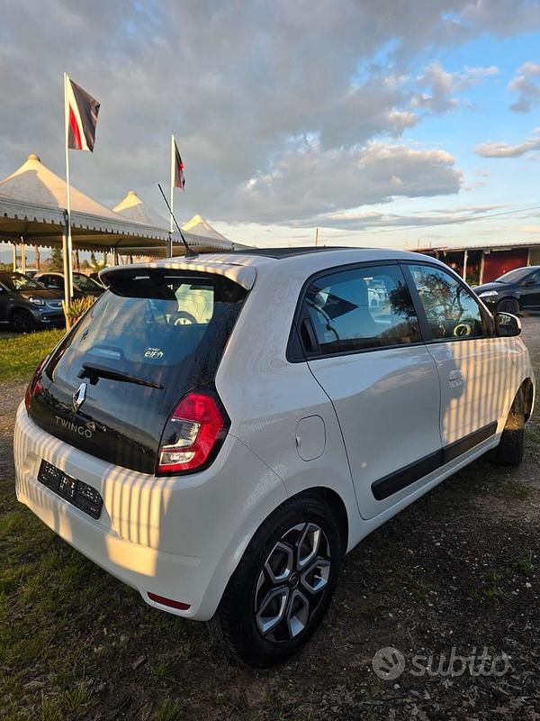 Usado Renault Twingo SE 69 HP (50 kW) 2019 Branco Citadino