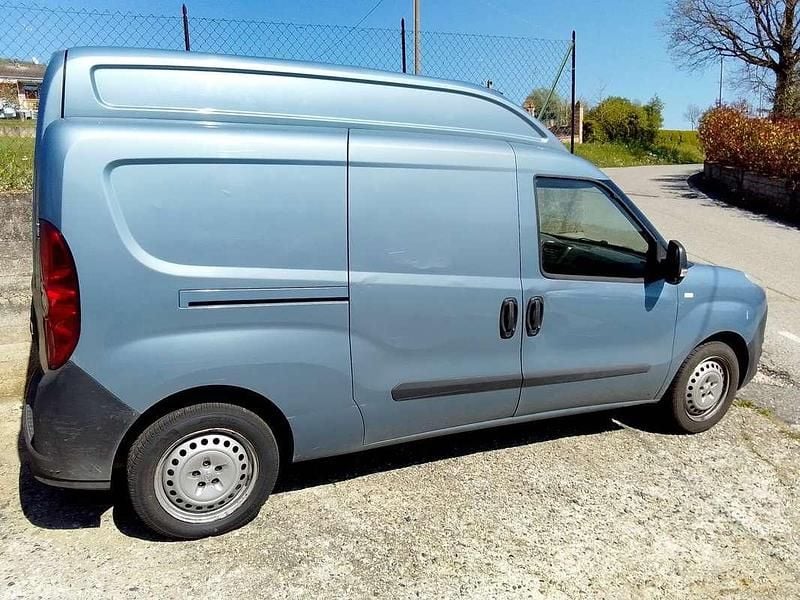 Occasion Opel Combo 105 ch (77 kW) 2016 Bleue Monospace