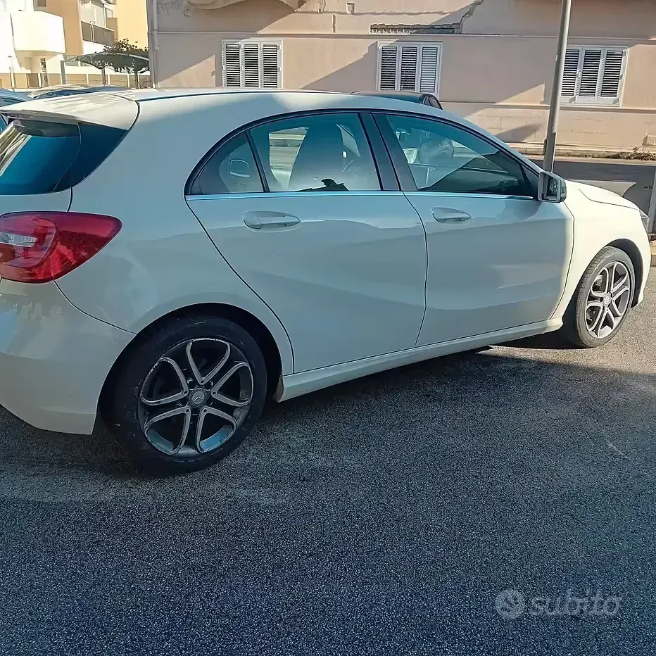 Usata Mercedes A180 109 CV (80 kW) 2014 Bianco Utilitaria