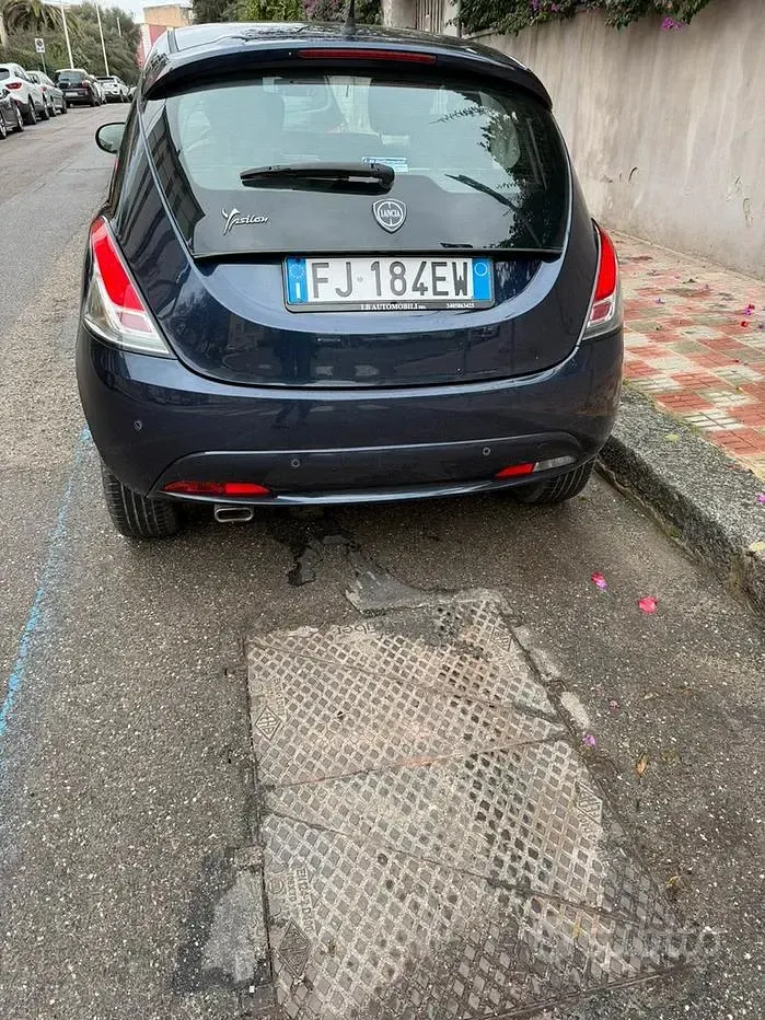 Usata Lancia Ypsilon 69 CV (50 kW) 2017 Blu Utilitaria