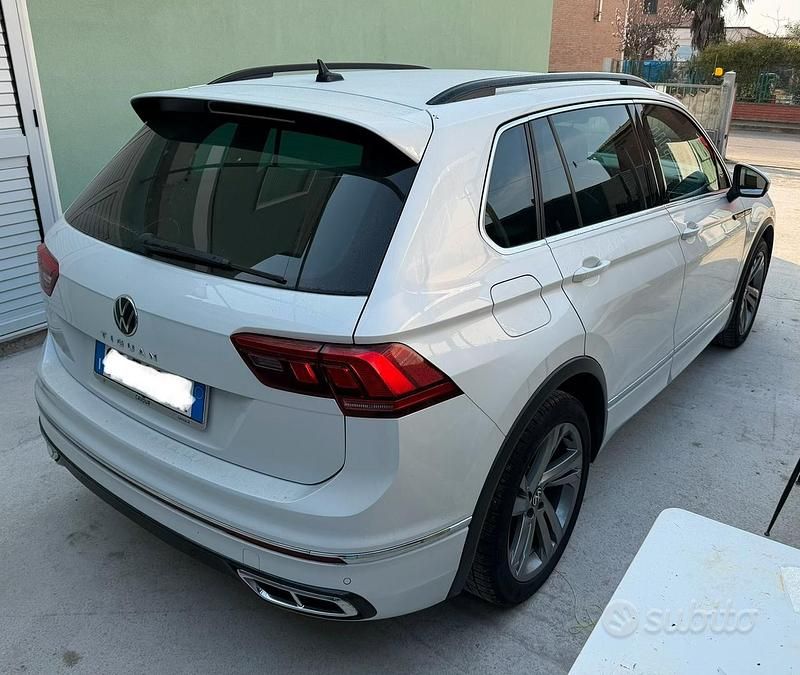 Usata VW Tiguan R-line 150 CV (110 kW) 2021 Bianco SUV
