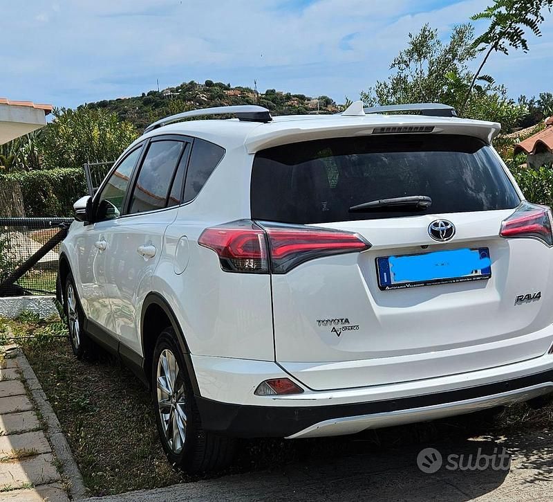 Usata Toyota RAV4 143 CV (105 kW) 2017 Bianco SUV