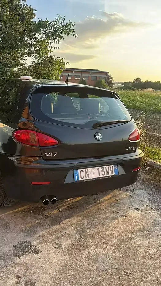Usata Alfa Romeo 147 140 CV (102 kW) 2004 Nero Utilitaria