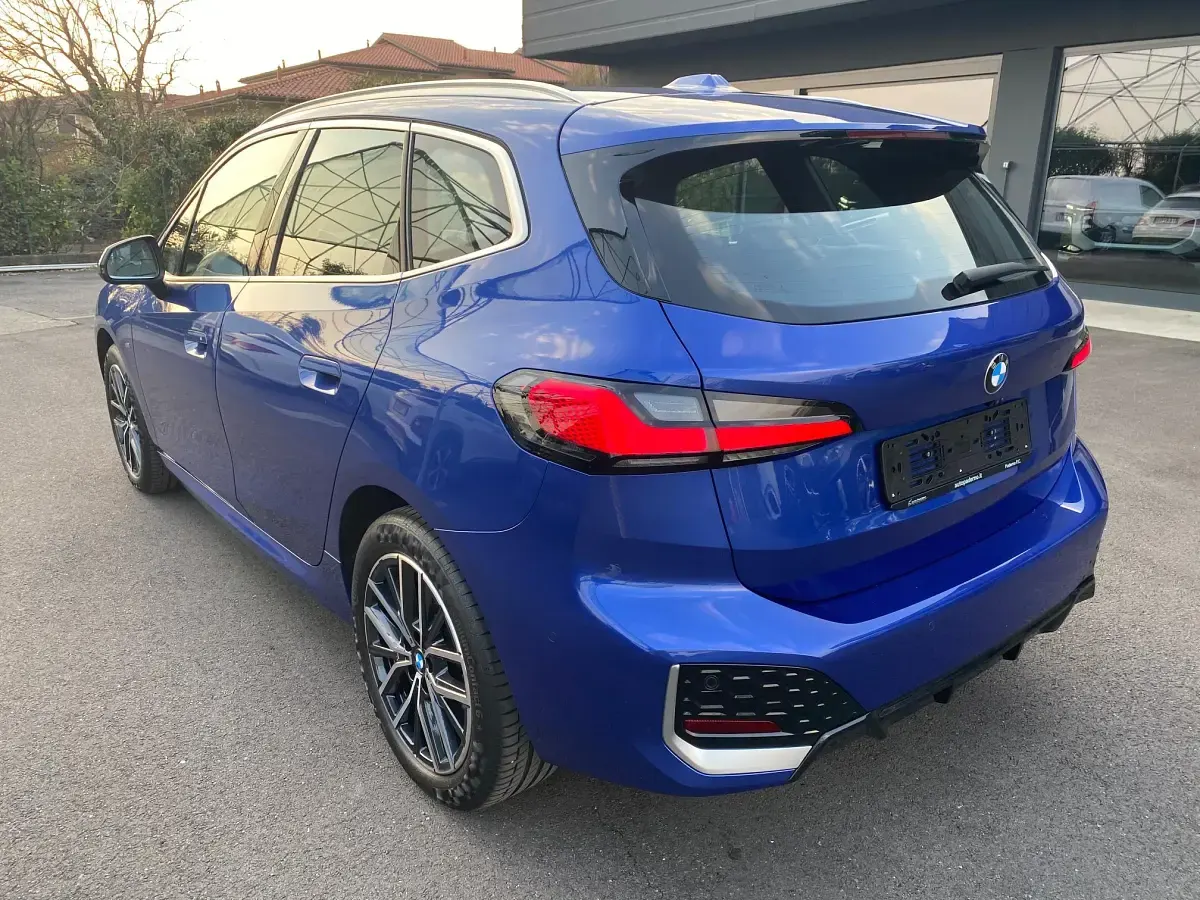 Usata BMW 218 Comfort Edition 150 CV (110 kW) 2024 Bluazzurro